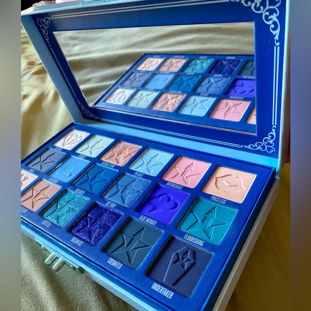 Jeffree Star Blue Blood palette + free mini surprise palette